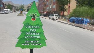 Hakkari Belediyesinden ağaç temalı uyarı levhaları