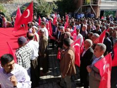 Şemdinli’de Mehmetçiğe destek yürüyüşü