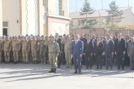 Hakkari’de Atatürk’ü anma töreni