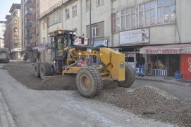 Yüksekova Belediyesi’nden stabilize yol çalışmaları devam ediyor