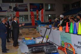 Vali Akbıyık’tan özel eğitimli okullara spor malzemesi dağıtımı